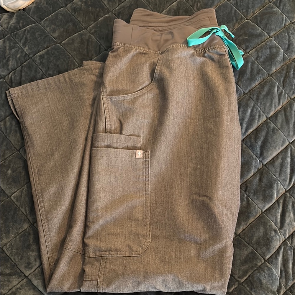 Women's Gray FIGS Pants with Teal Accents size large
